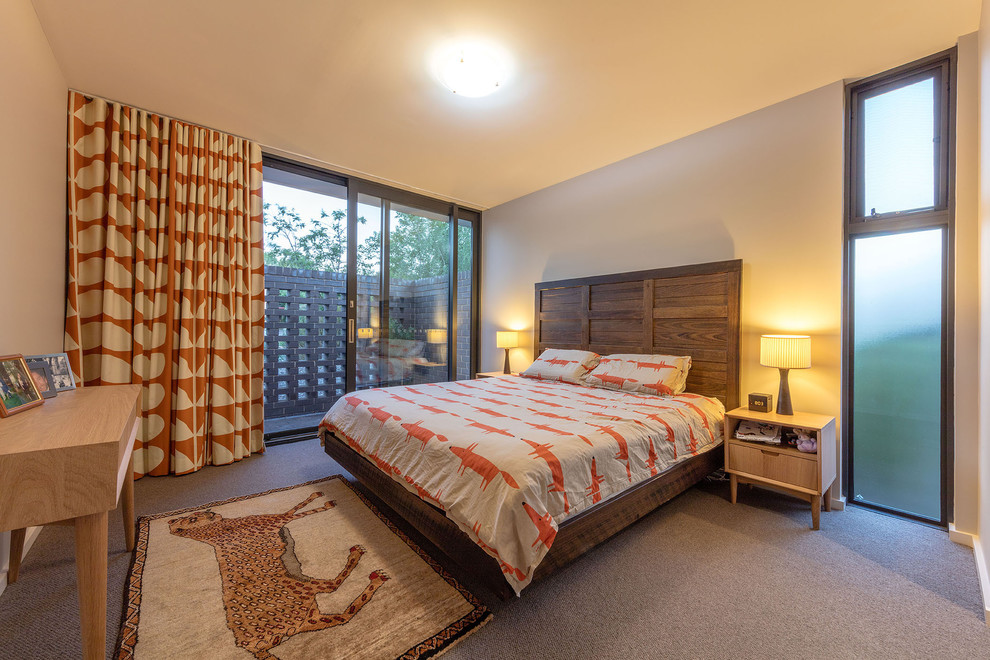 Mittelgroßes Stilmix Hauptschlafzimmer mit grauer Wandfarbe, Teppichboden und grauem Boden in Canberra - Queanbeyan