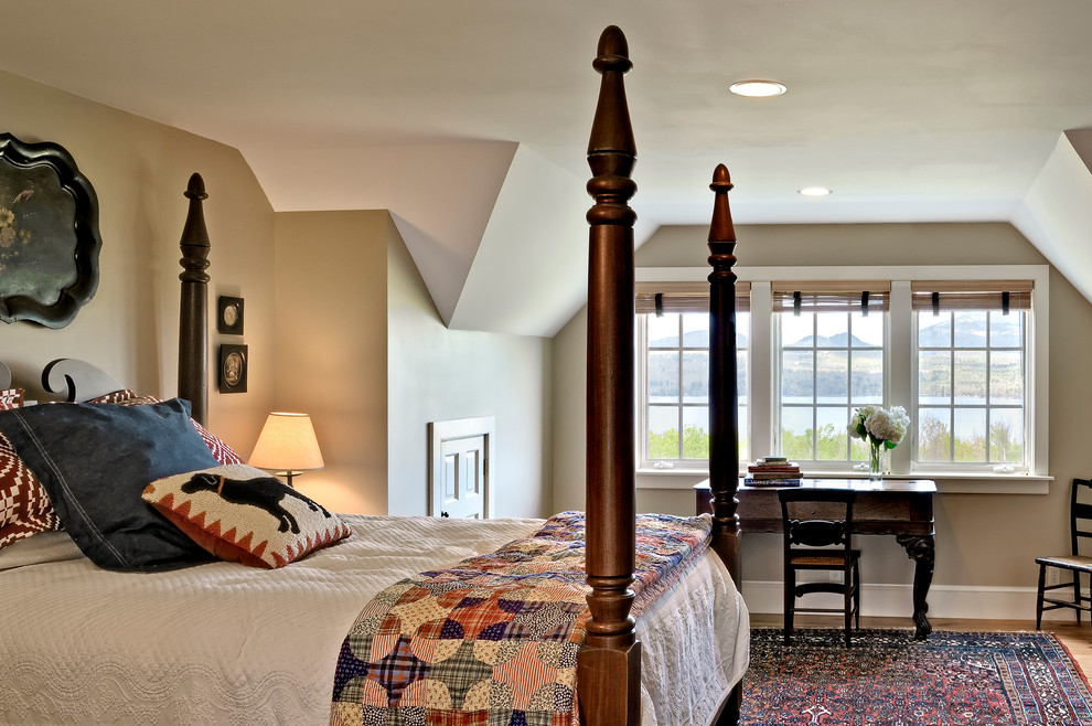 Foto de dormitorio de estilo de casa de campo con paredes grises