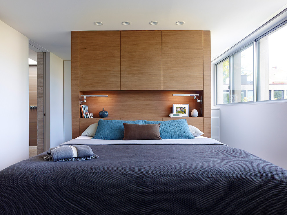 Photo of a contemporary master bedroom in Philadelphia with white walls.