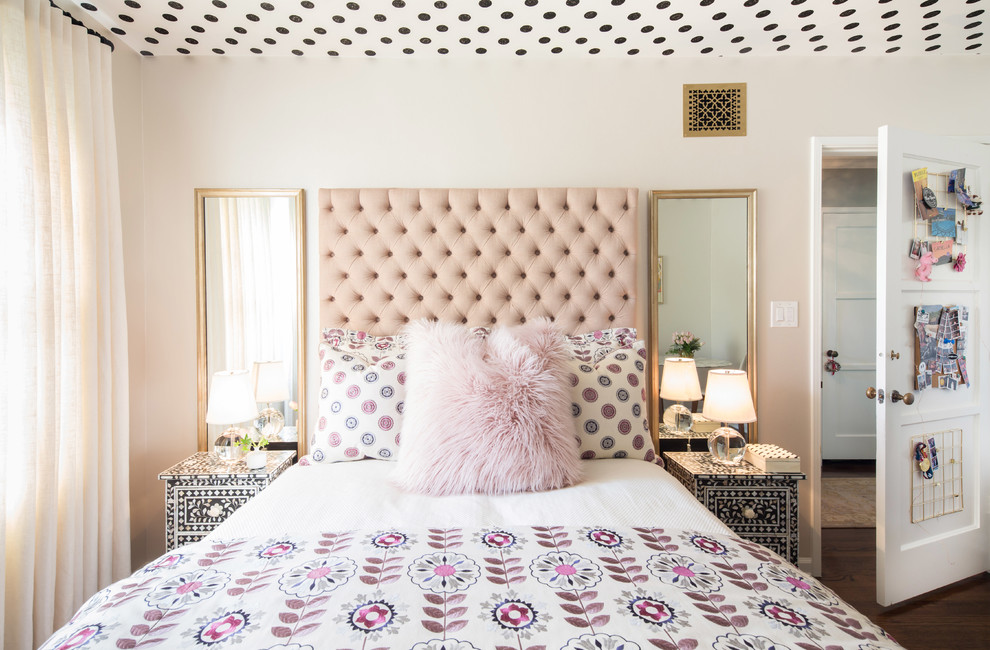 Inspiration for a transitional bedroom remodel in Los Angeles