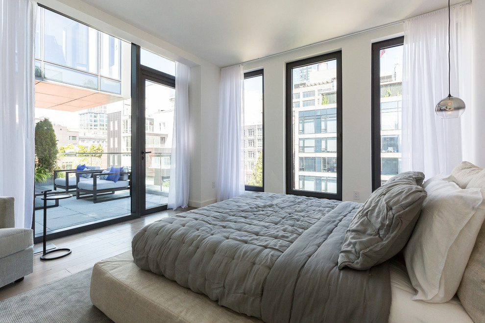 Snapshot of Outstanding Minimalist Penthouse Bed Design