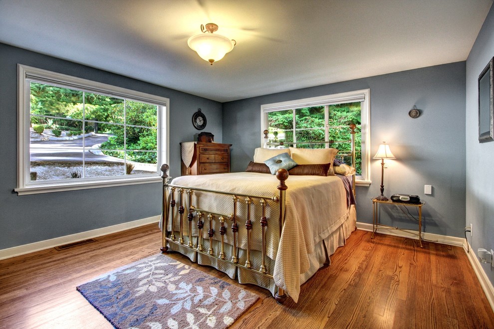 Bedroom - transitional bedroom idea in Seattle