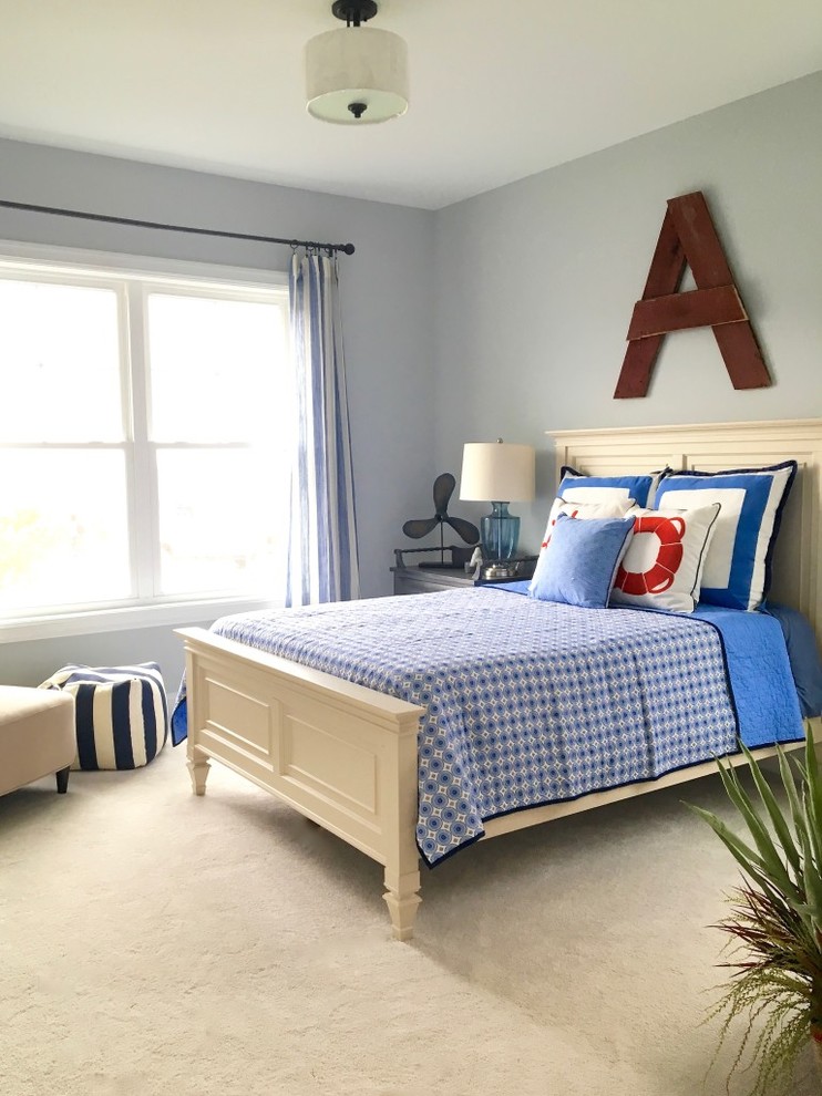 Esempio di una camera da letto rustica con pareti blu, moquette e nessun camino