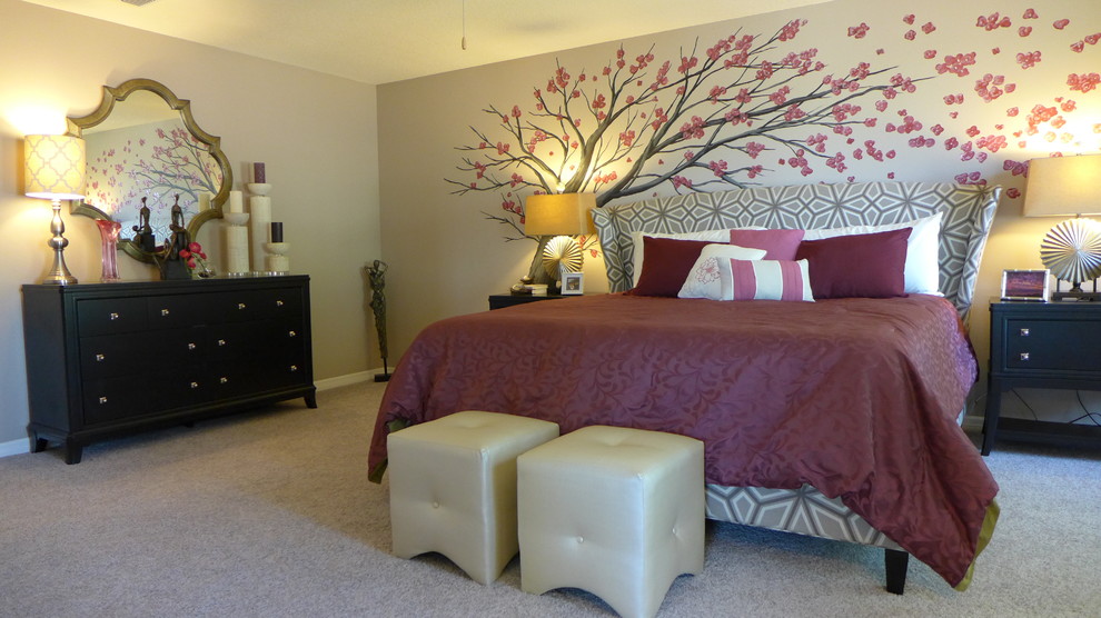Bedroom - contemporary bedroom idea in Orlando