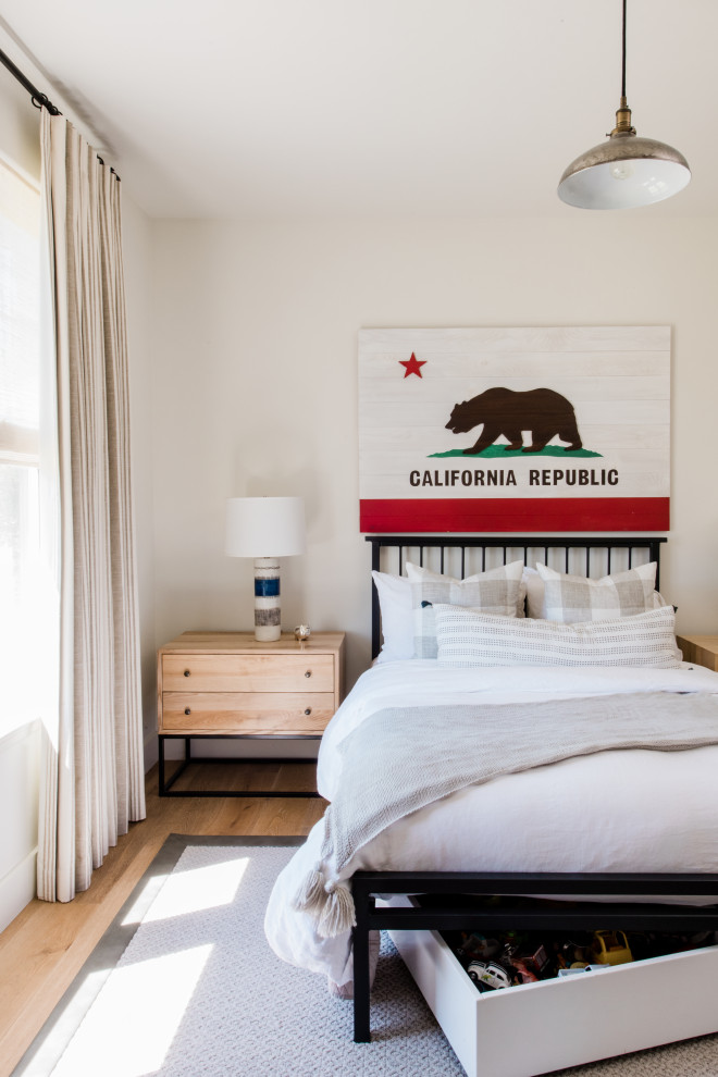 This is an example of a nautical bedroom in San Francisco.