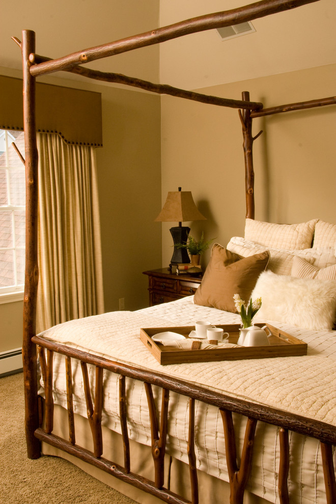 Immagine di una camera da letto tradizionale