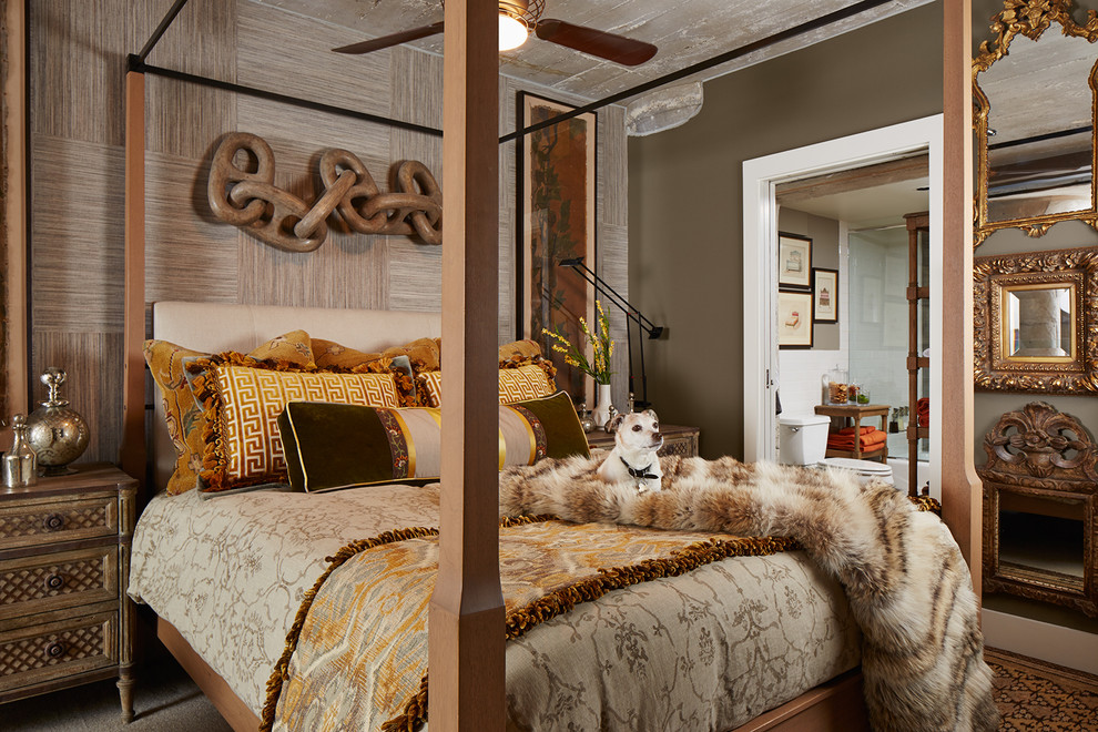 Стильный дизайн: хозяйская спальня в стиле неоклассика (современная классика) с серыми стенами - последний тренд