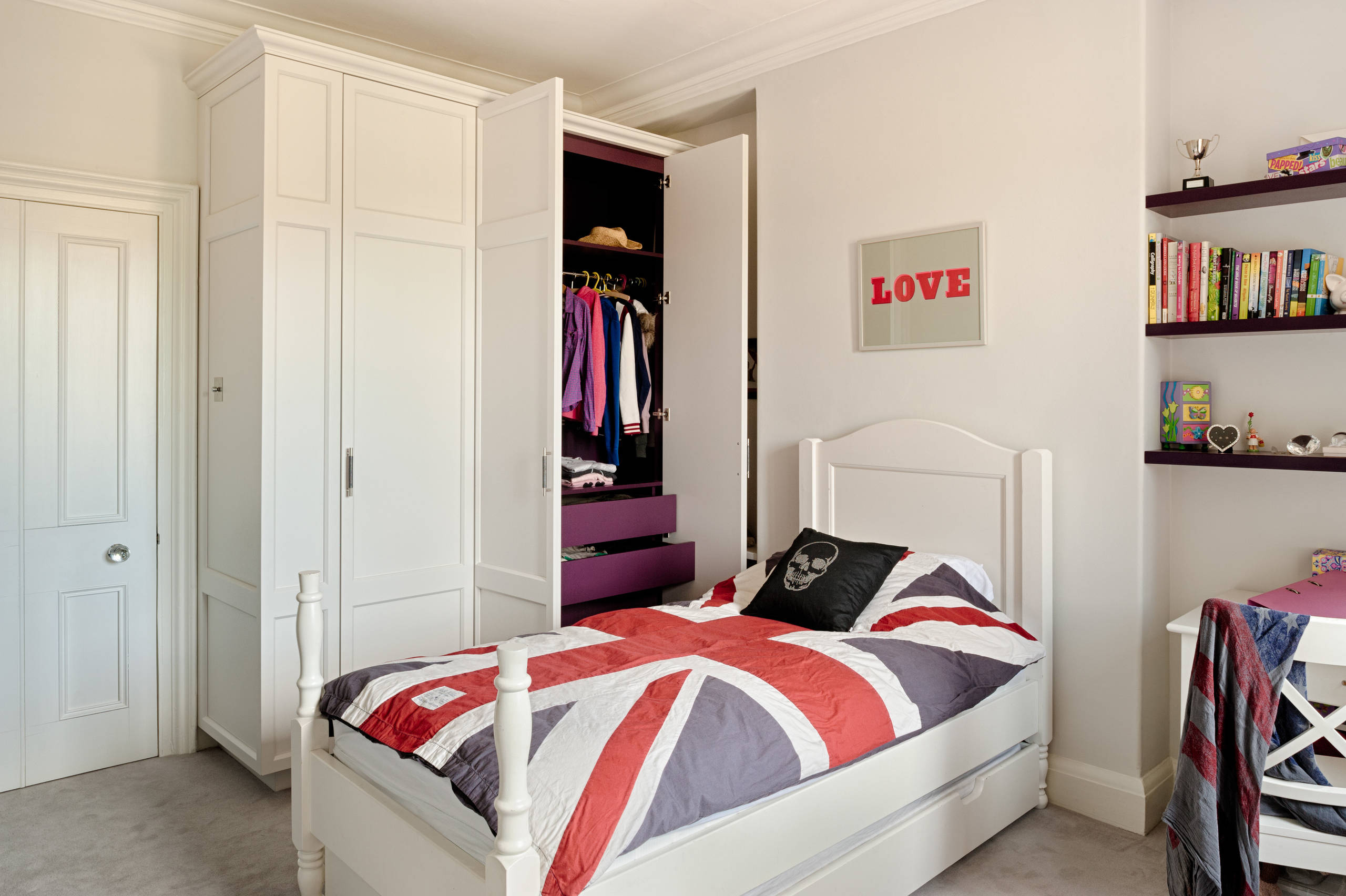 Wardrobes for teenage clearance bedroom