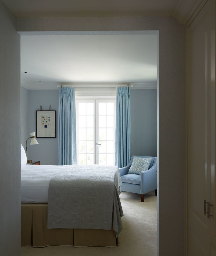 Mediterranean bedroom in London.