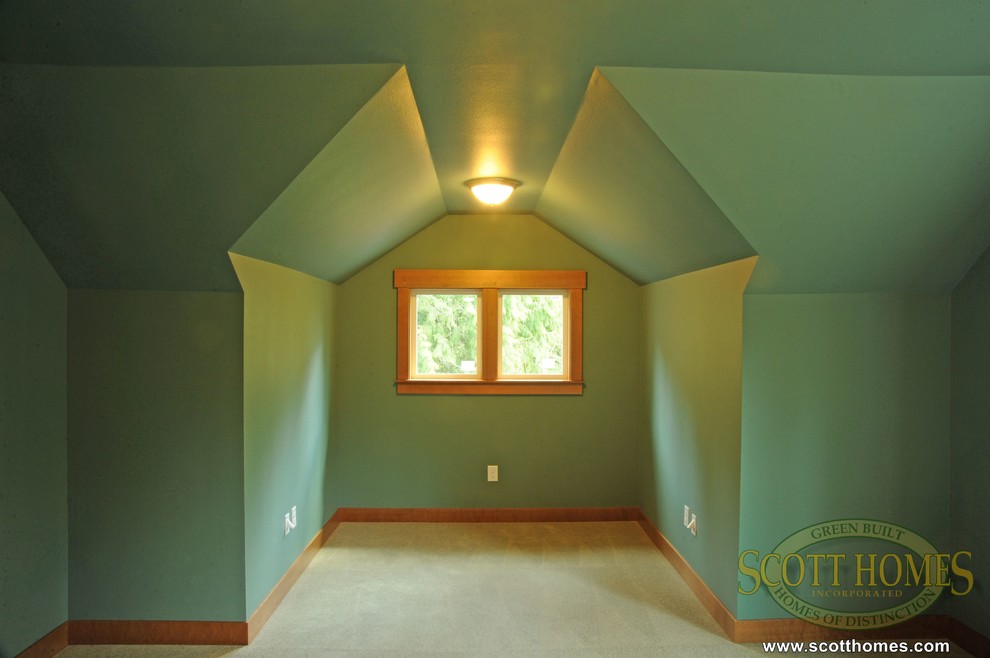 Réalisation d'une chambre craftsman de taille moyenne avec un mur vert.