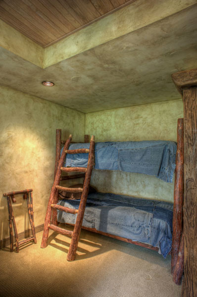 Inredning av ett rustikt sovrum