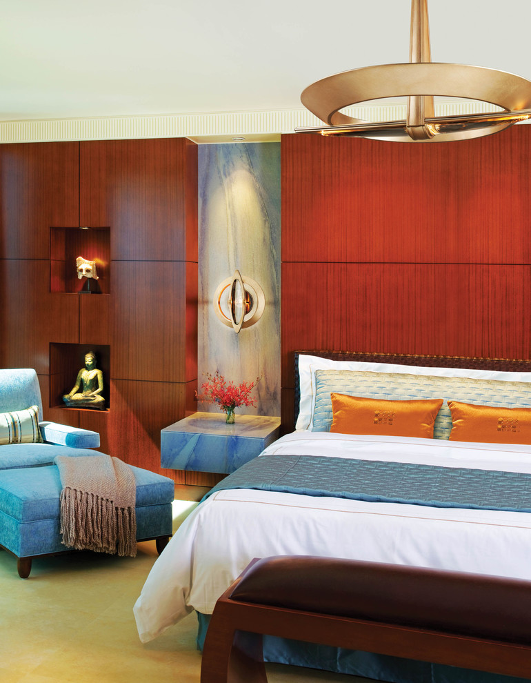Стильный дизайн: спальня в современном стиле с разноцветными стенами - последний тренд