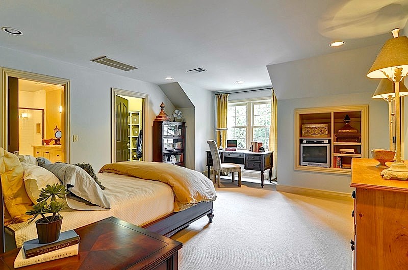 Exemple d'une chambre chic.