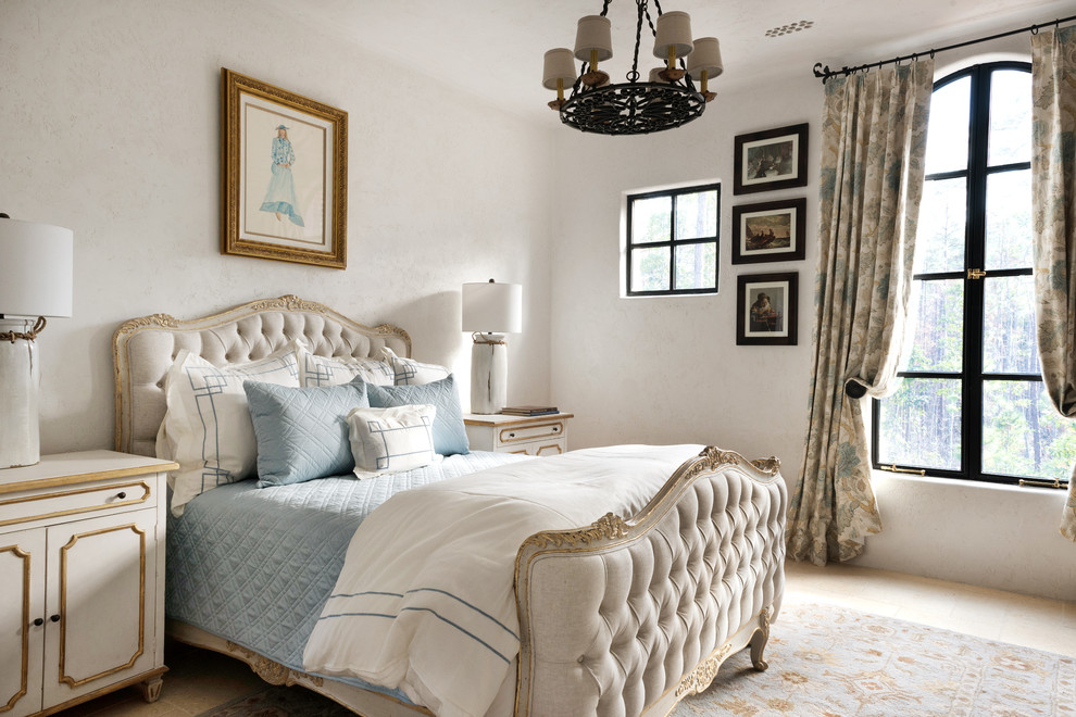 Идея дизайна: гостевая спальня среднего размера, (комната для гостей) в средиземноморском стиле с полом из известняка