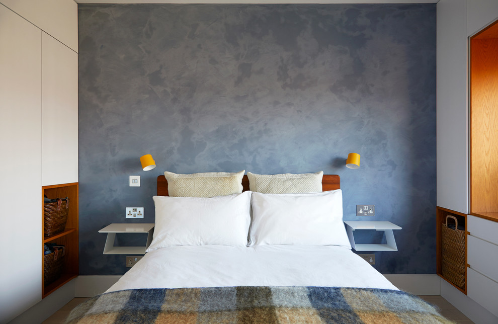 Scandi bedroom in London with grey walls, light hardwood flooring and beige floors.