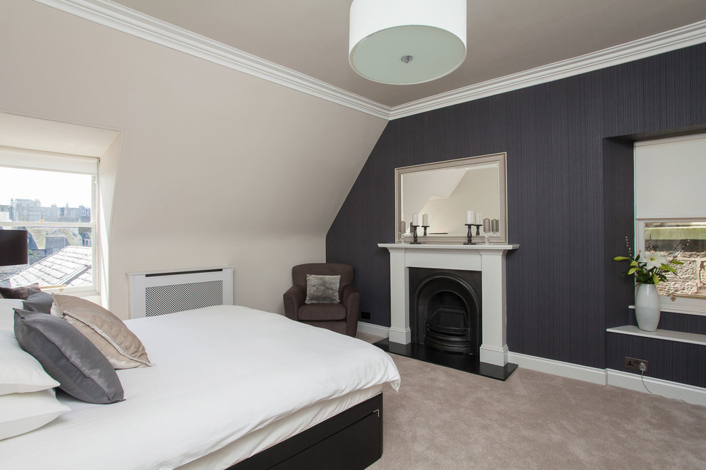 This is an example of a traditional bedroom in Edinburgh.