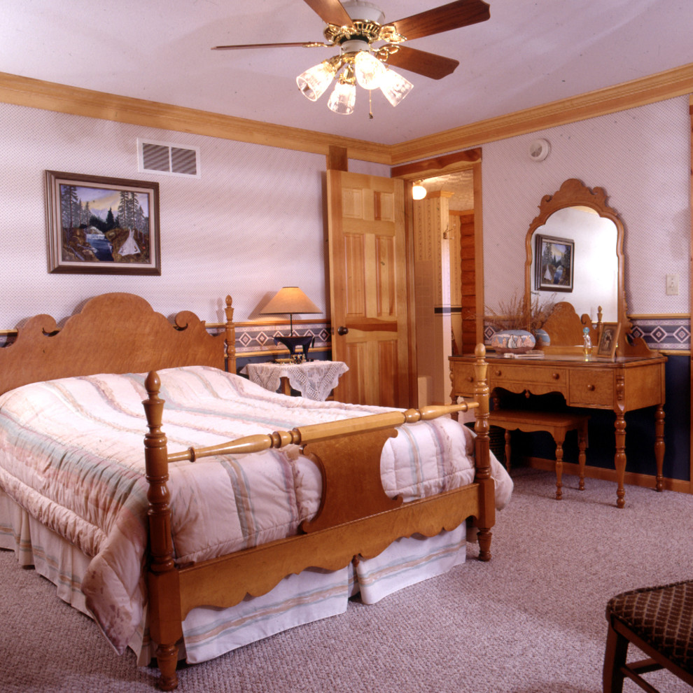 Exempel på ett rustikt sovrum, med grå väggar och heltäckningsmatta