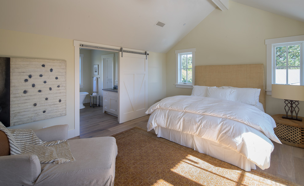 Bedroom - country bedroom idea in San Francisco