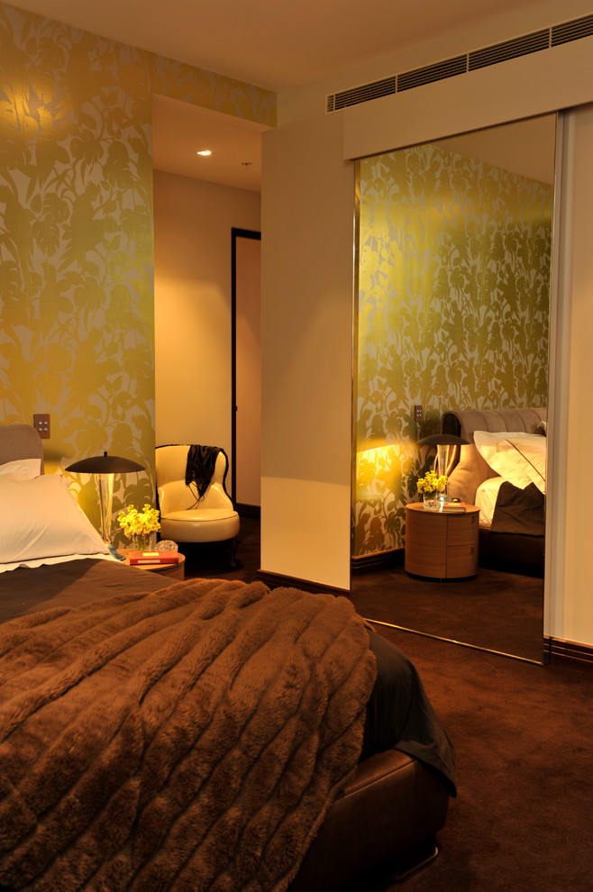 Идея дизайна: гостевая спальня среднего размера, (комната для гостей) в стиле фьюжн с ковровым покрытием