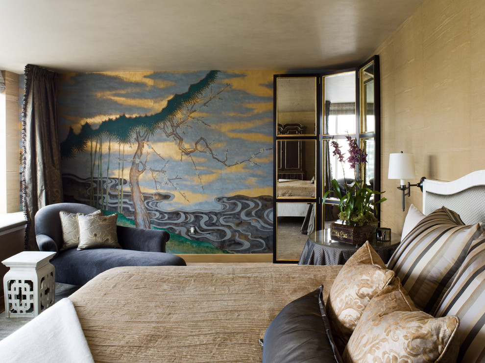Свежая идея для дизайна: спальня в стиле фьюжн с разноцветными стенами - отличное фото интерьера