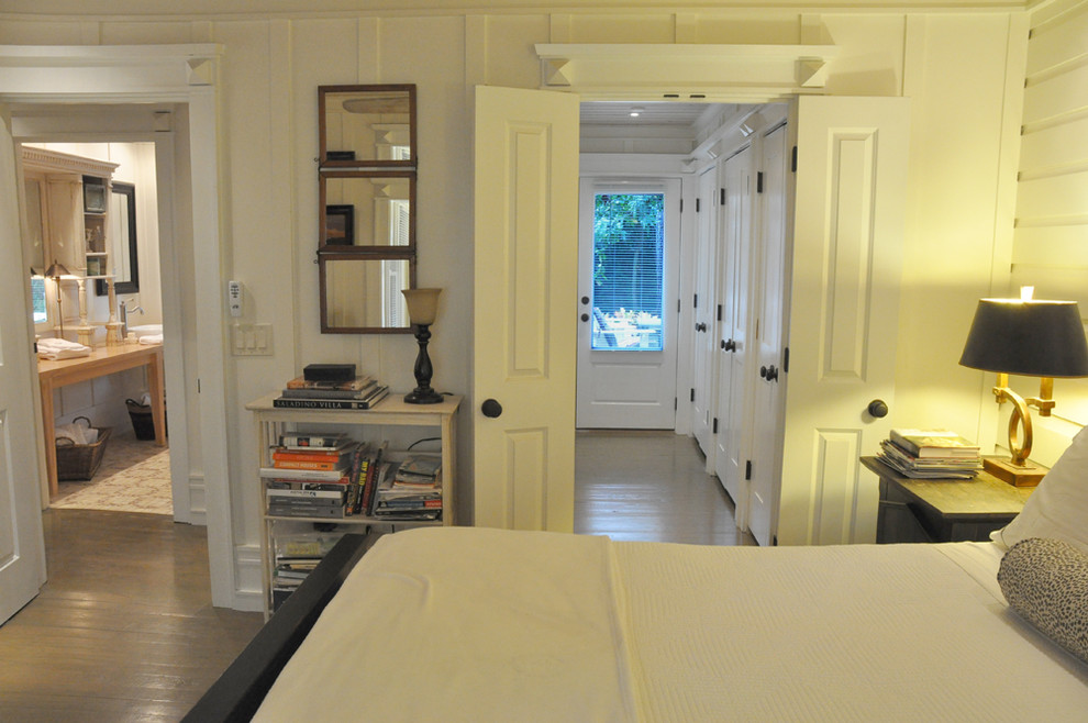 Bedroom - traditional bedroom idea in Jacksonville