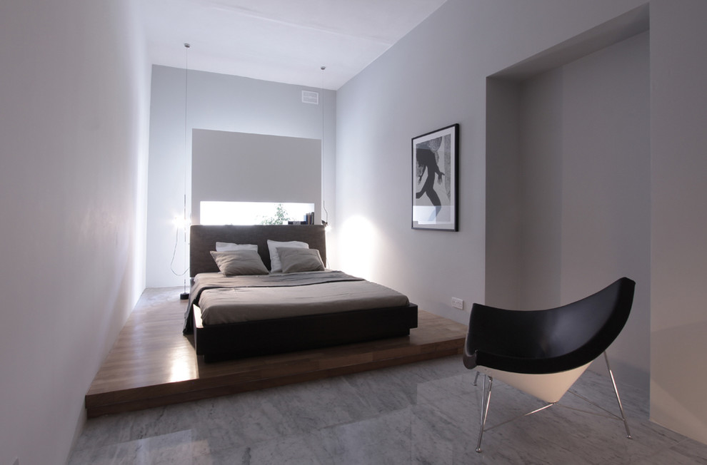 他の地域にあるコンテンポラリースタイルのおしゃれな寝室 (白い壁) のインテリア