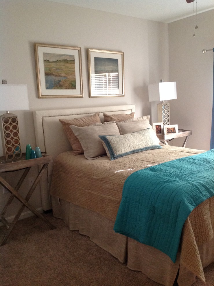 Bedroom - modern bedroom idea in Louisville