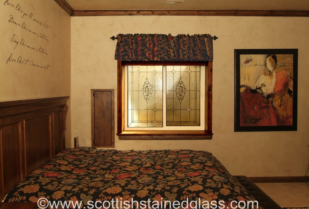 オースティンにあるトラディショナルスタイルのおしゃれな寝室のレイアウト