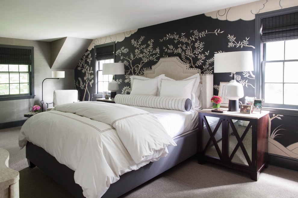 Imagen de dormitorio principal clásico renovado grande sin chimenea con paredes grises y moqueta