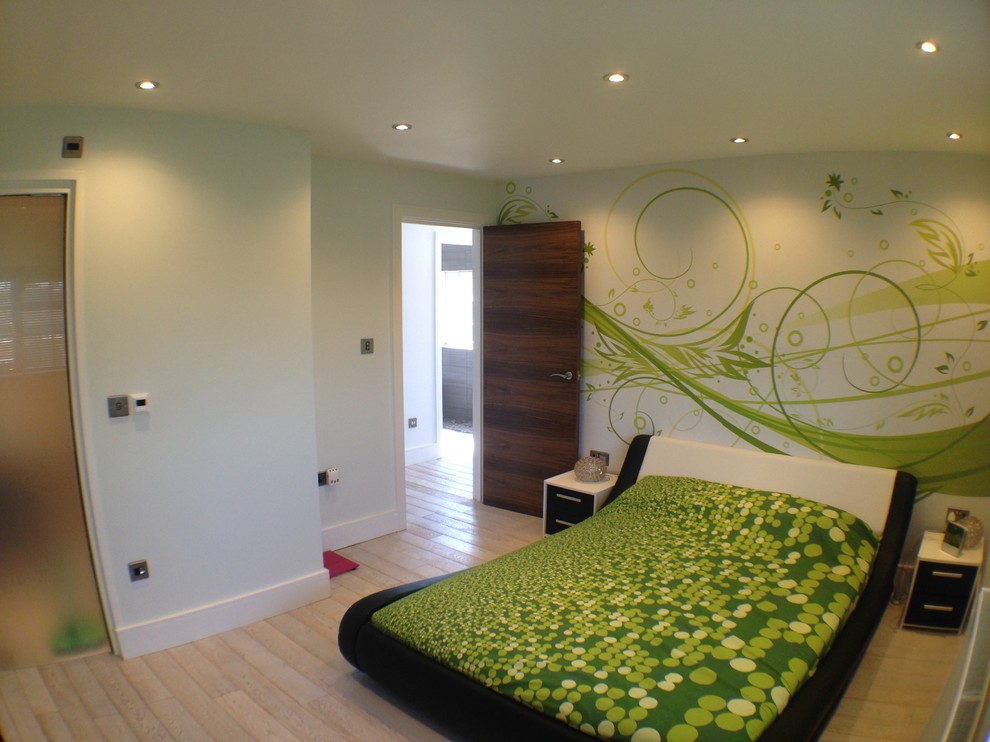 Stanborough Avenue Modern Bedroom London by Robert's 21st