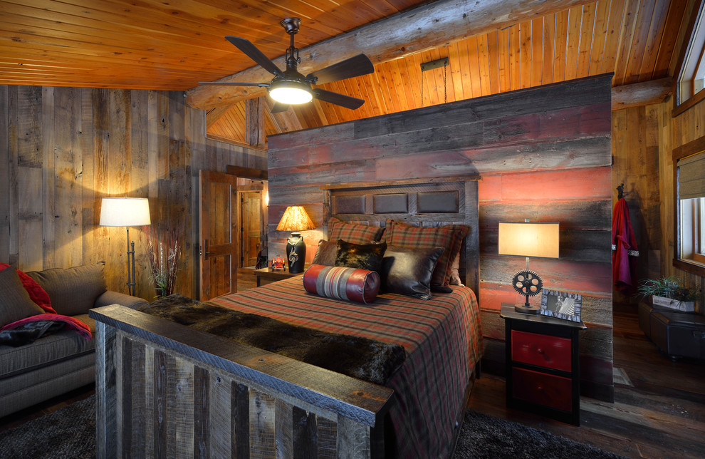 Imagen de dormitorio rústico con suelo de madera en tonos medios