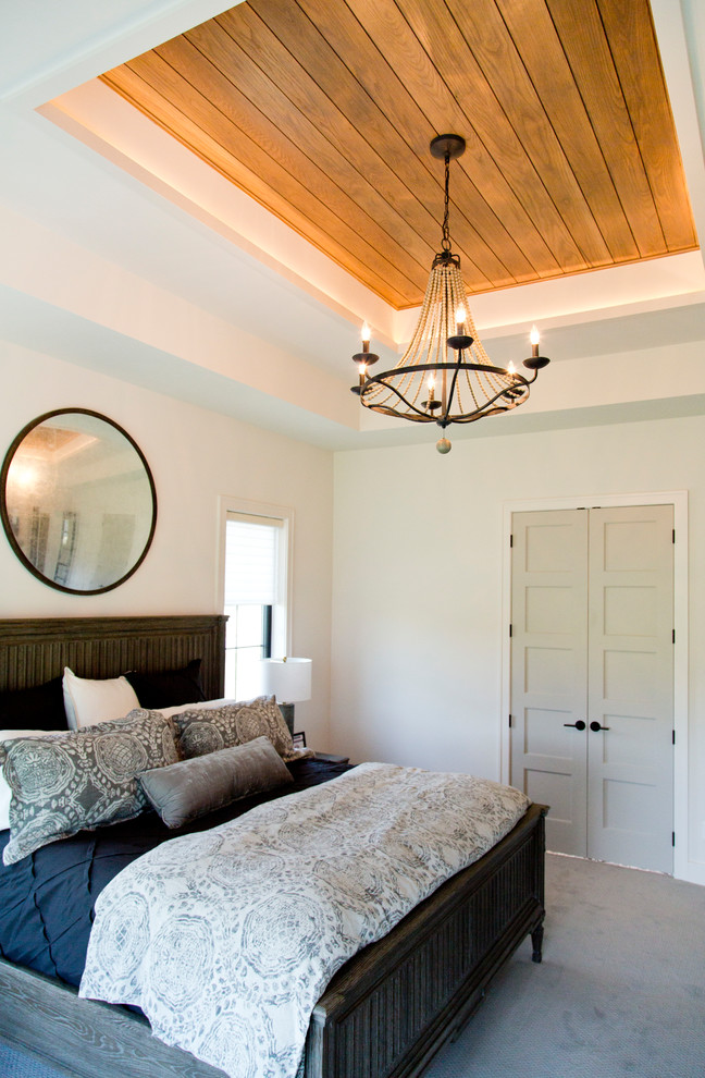 Exemple d'une grande chambre tendance avec un mur blanc, une cheminée double-face et un sol gris.