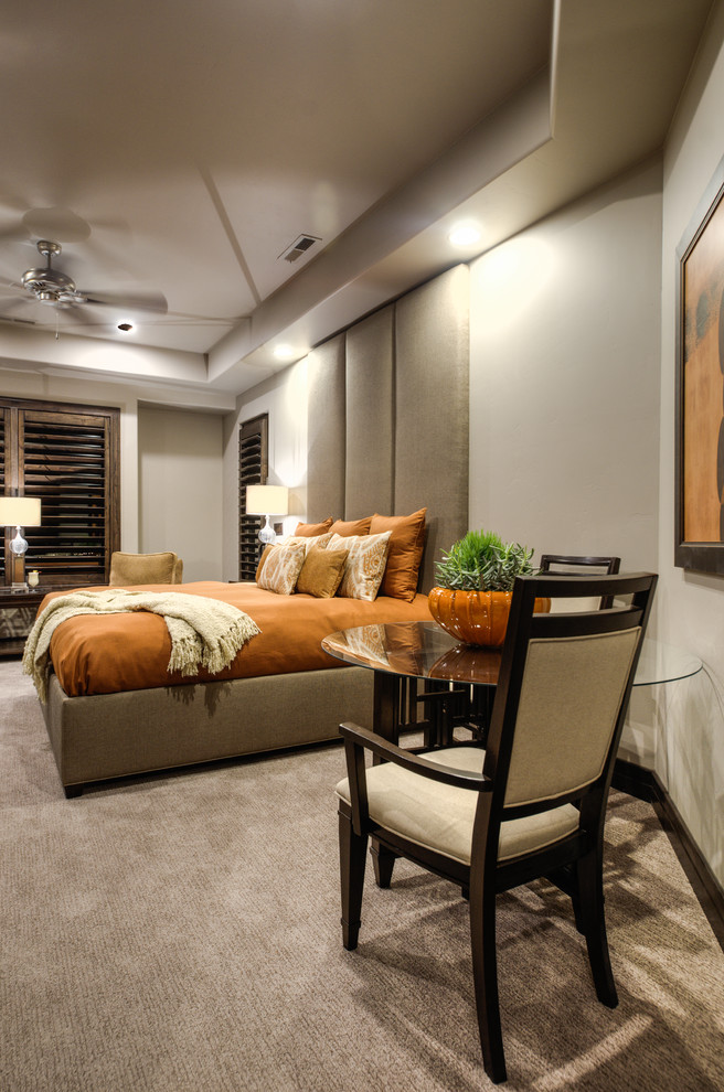 Foto di una camera degli ospiti minimal di medie dimensioni con pareti grigie e moquette