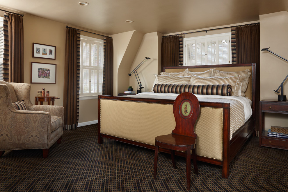 Стильный дизайн: гостевая спальня (комната для гостей) в современном стиле с бежевыми стенами и ковровым покрытием - последний тренд