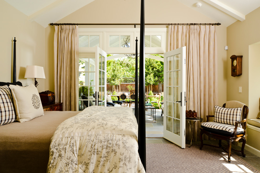 Foto di una camera da letto stile americano con pavimento in ardesia