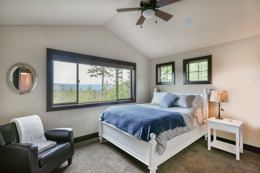 Cette photo montre une chambre avec moquette montagne avec un mur beige et un sol gris.