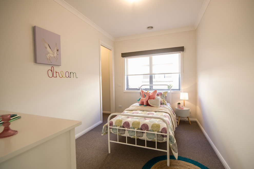 Kleines Modernes Gästezimmer ohne Kamin mit weißer Wandfarbe und Teppichboden in Melbourne