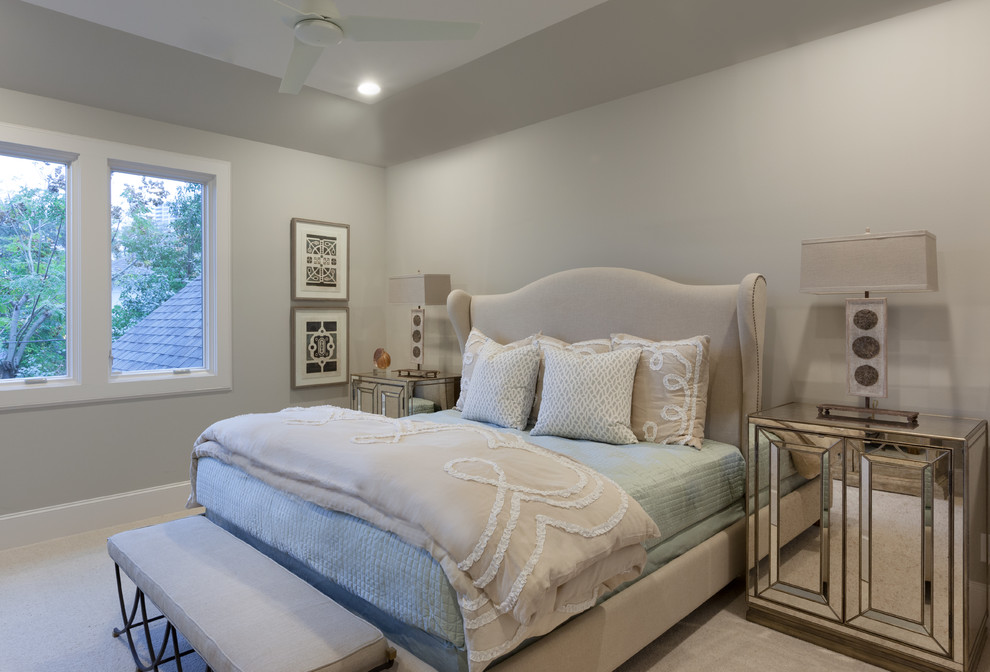 Modelo de habitación de invitados clásica renovada extra grande con paredes grises, moqueta y suelo beige