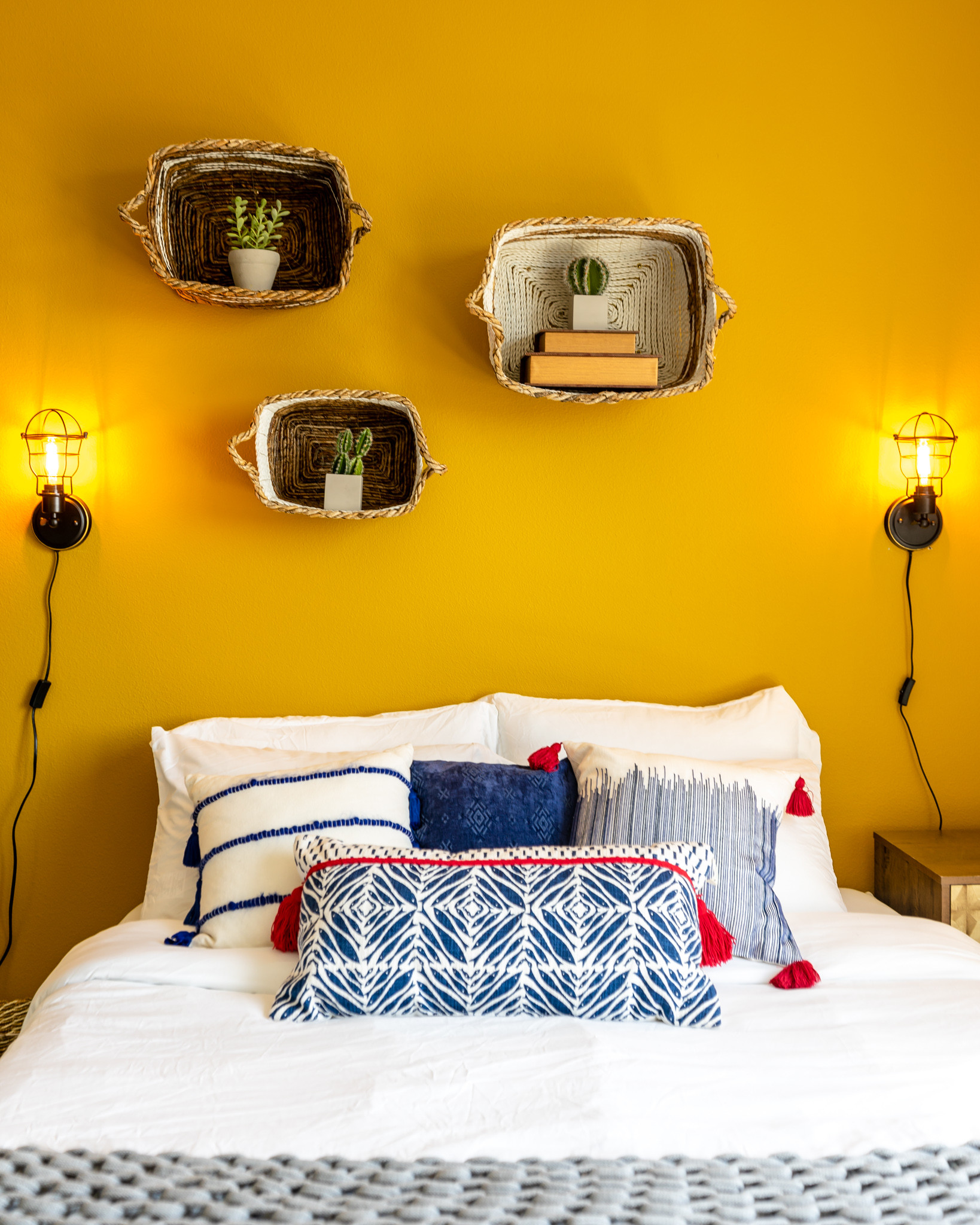 Желтая спальня - изумительный дизайн в желтых тонах (75 фото)