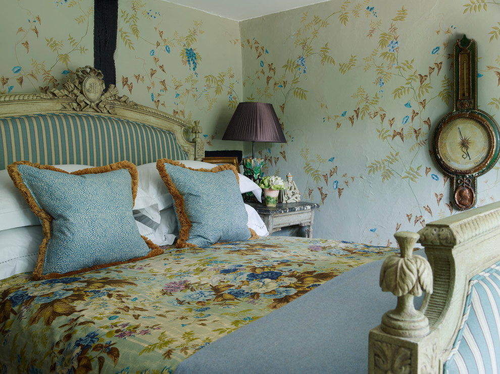 Bedroom - country bedroom idea in London