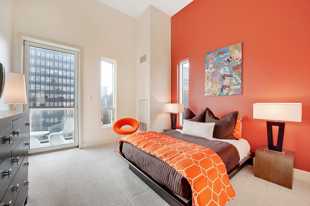 Imagen de dormitorio actual con parades naranjas