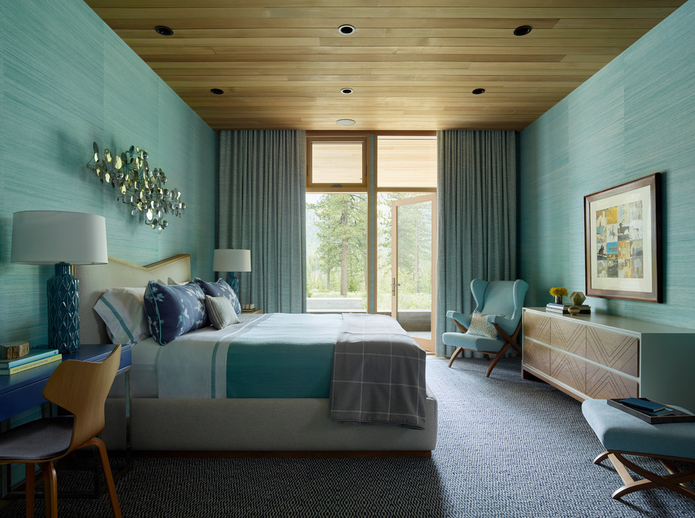 Exempel på ett modernt sovrum, med gröna väggar, heltäckningsmatta och flerfärgat golv