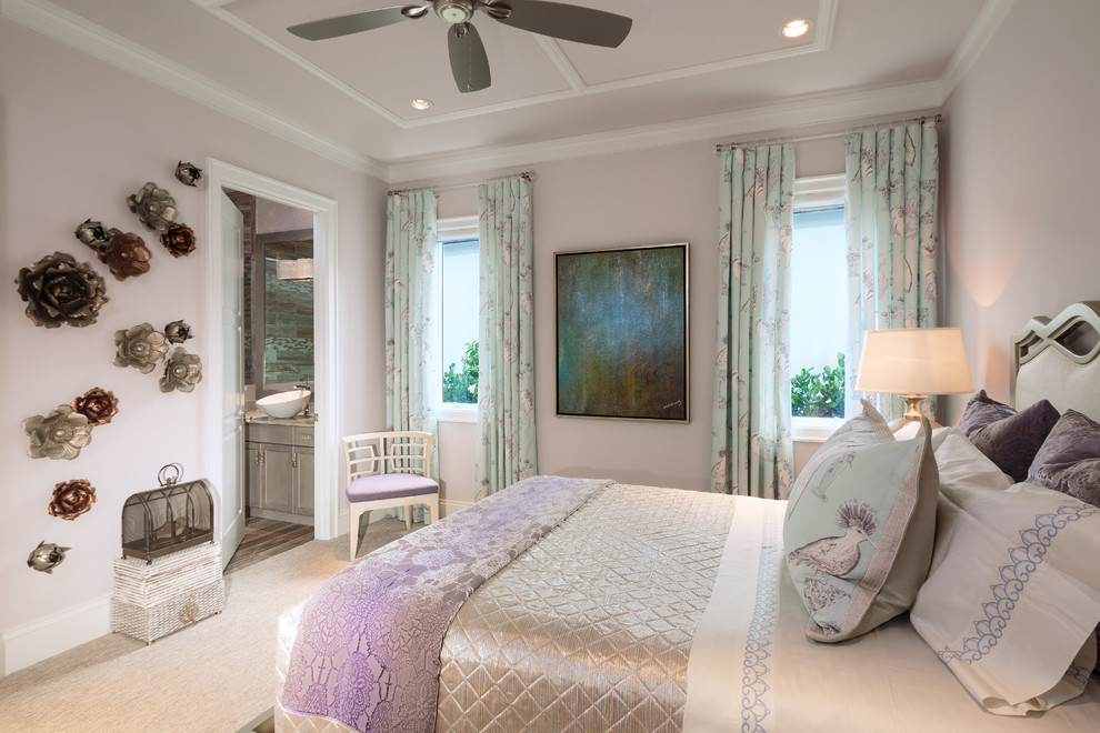 На фото: гостевая спальня среднего размера, (комната для гостей) в морском стиле с фиолетовыми стенами, ковровым покрытием и фиолетовым полом