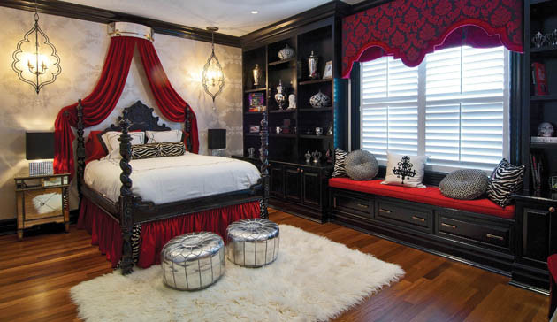 Inspiration for a contemporary bedroom remodel in Tampa