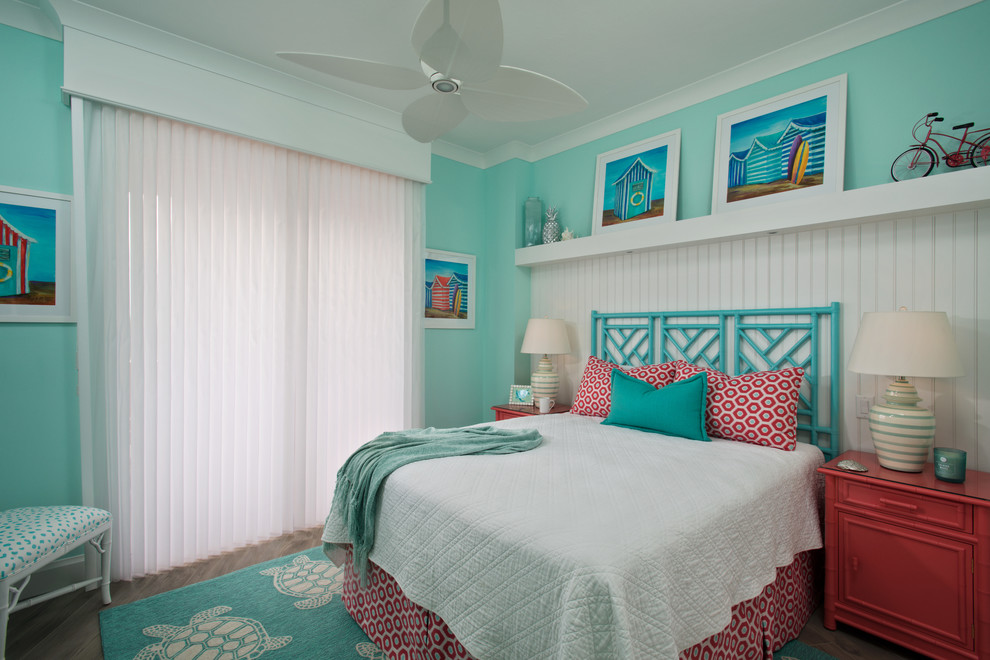 Foto de dormitorio marinero con paredes azules
