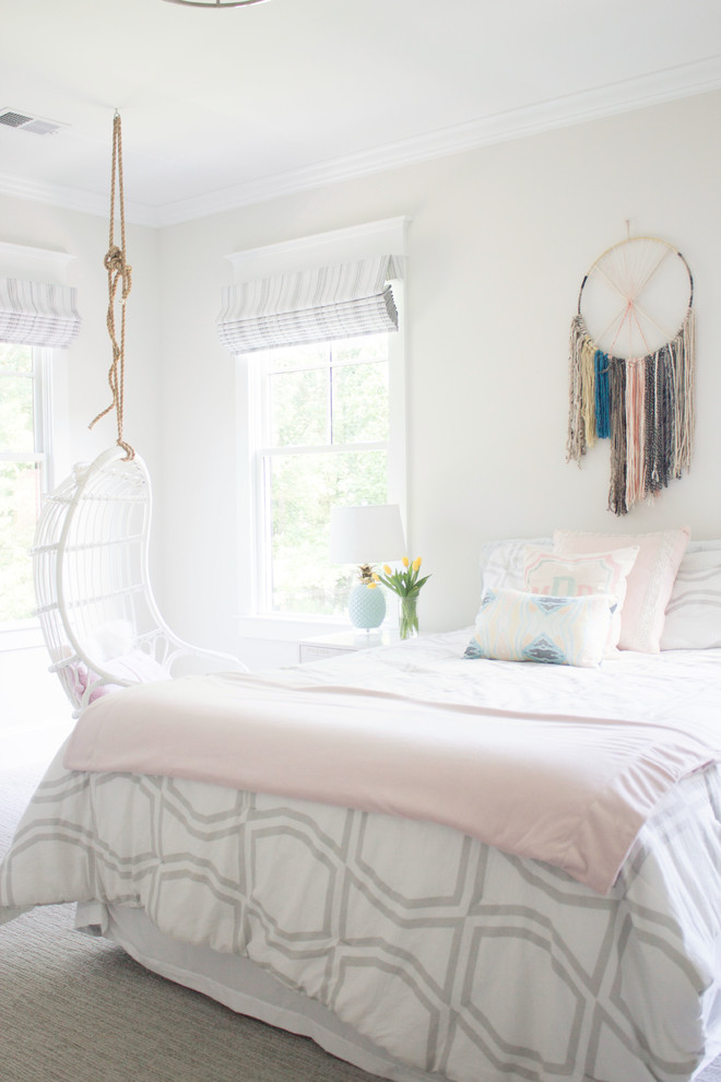Inspiration för ett mellanstort vintage sovrum, med grå väggar, heltäckningsmatta och grått golv