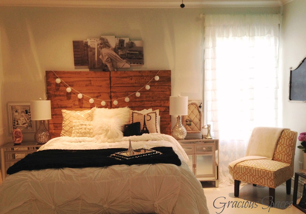 Design ideas for a shabby-chic style bedroom in Nashville.