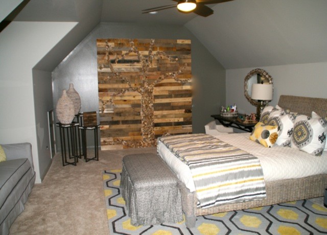 Foto di una camera da letto rustica con pareti grigie