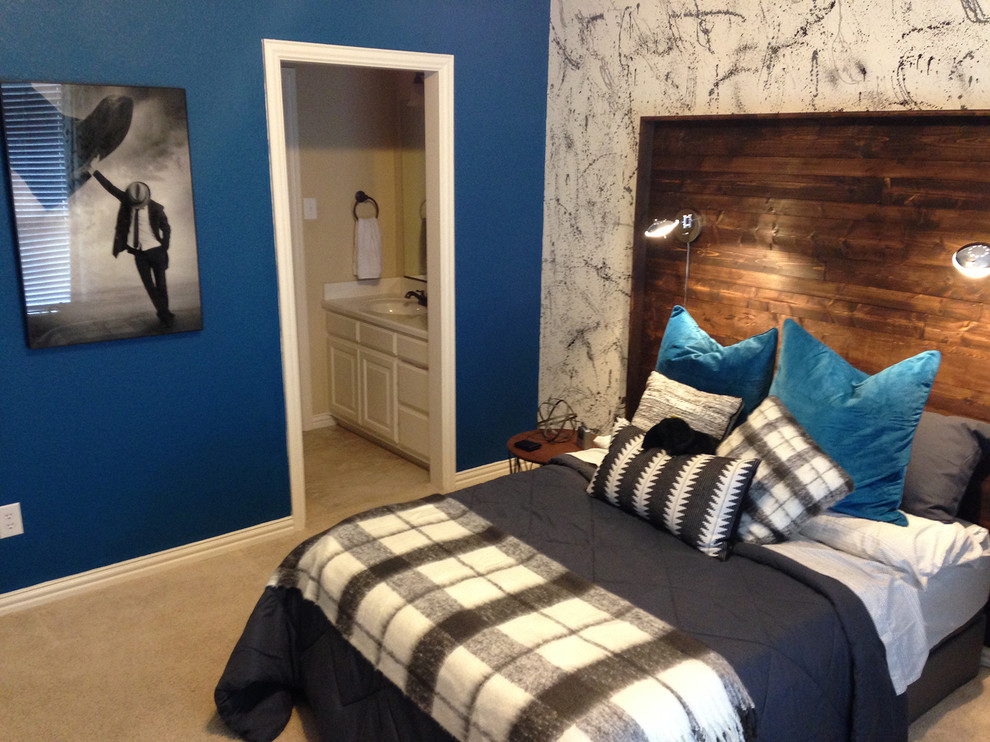 Imagen de dormitorio contemporáneo pequeño con paredes azules, moqueta y suelo beige