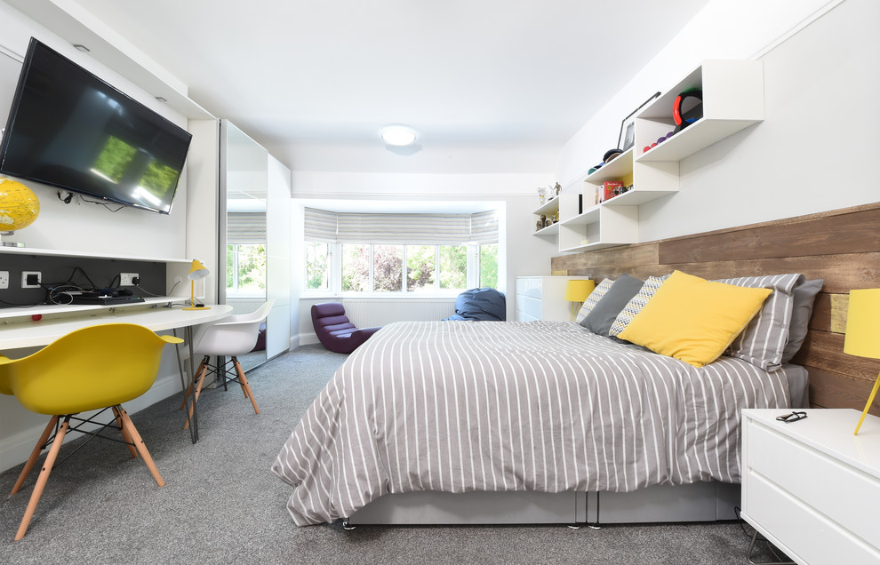 Exempel på ett mellanstort modernt sovrum, med heltäckningsmatta och grått golv